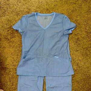 Jaanuu light blue scrub set. Size S for top and S/P for the bottoms.
